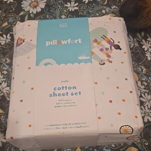 New Pillowfort Pals Cotton Sheet Set with Multicolor Dots Twin